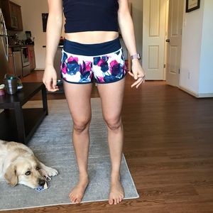 Lululemon size 6 speed shorts 4way stretch